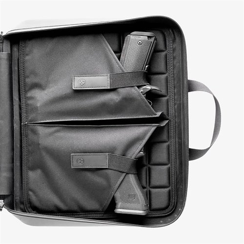 Die DAKA Double Pistol Case schützt deine Pistolen sicher mit EVA-Schaum, hat Platz für zwei Pistolen, acht Magazine und ist wasserfest.