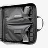 Die DAKA Double Pistol Case schützt deine Pistolen sicher mit EVA-Schaum, hat Platz für zwei Pistolen, acht Magazine und ist wasserfest.