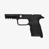 Der Magpul EHG SG9 Griprahmen für die SIG Sauer P320 bietet ergonomisches Design, flared Magazinwell, Picatinny-Schiene und einen reversiblen Magazinrelease.