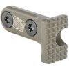Der Sons Of Liberty Gunworks Presscheck Barricade Stop ist ein vielseitiges MLOK-Zubehör, das als Barricade Stop und QD Sling Mount dient und dir mehr Beweglichkeit bietet.