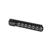 Der L89 Handguard bietet maximale Stärke, 7-seitige M-LOK Slots, integrierte Stahl QD-Sockets und einen Titan Barrel Nut für optimale Montage und Kühlung.