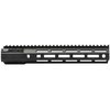 Der MOD 4 Handguard von Aero Precision bietet eine robuste 6061-T6 Aluminiumkonstruktion, 7-seitige M-LOK™ Schnittstelle und verstärkte QD-Sockets für maximale Anpassung und Stabilität.