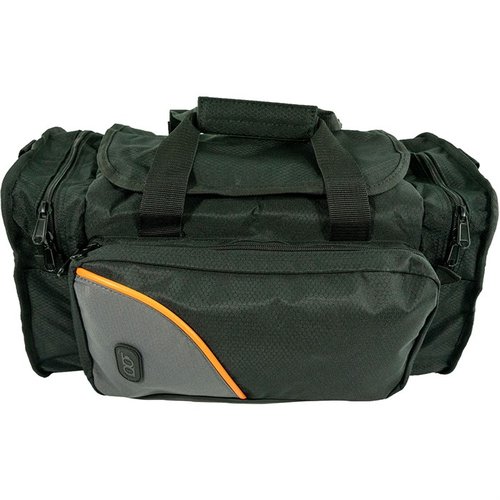 Die BOB ALLEN CLUB SERIES RANGE BAG bietet strapazierfähiges Ripstop-Nylon, gepolsterte Innenfächer für Pistolen, sowie praktische Taschen für Schutzbrille und Ohrschutz.