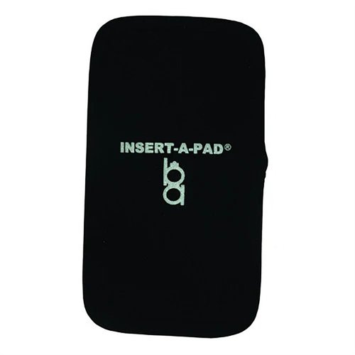 Das BOB ALLEN INSERT-A-PAD ist ein schwarzes, hochdichtes Neopren-Schießpolster, das einfach mit einer Sicherheitsnadel an deiner Kleidung befestigt werden kann.