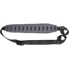 Der QUAKE CLAW 2.0 Slip-On Shotgun Sling bietet ein leichtes, rutschfestes Design, das den Komfort erhöht und ohne Swivel studs an deiner Schrotflinte befestigt wird.