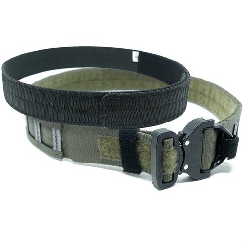 Das GBRS Group Assaulter Belt System V3 bietet eine leichte, flexible und stabile Plattform für Ausrüstung, mit einem 2-Gurt-System und MOLLE-Kompatibilität.