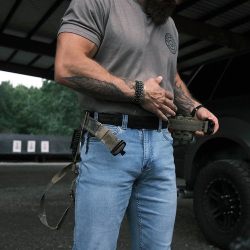 Der V3 INNER BELT von GBRS GROUP bietet eine bequeme, nicht-metallische EDC-Gürteloption mit stabiler Scuba-Webbing-Oberfläche für IWB Holster.