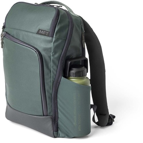 Die ACHRO™ 22L EDC SLICK Sling Bag bietet eine diskrete Waffe-Aufbewahrung, komfortable Polsterung und vielseitige Organisationsmöglichkeiten für deinen Alltag.