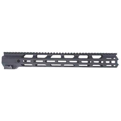Der CORE ELITE OPERATIONS CEO GEN 2 M-LOK® Handguard bietet eine stabile, freischwebende Konstruktion, einfache Montage und ist mit allen mil-spec AR-15 kompatibel.