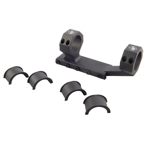 Der JP Flattop Scope Mount bietet eine robuste, präzise Aluminiumkonstruktion mit integrierten Ringen für eine sichere Montage deiner Optik auf dem AR-15/M16.