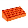Die Lyman Bleacher Loading Blocks erleichtern das Nachladen, indem sie 50 .308 Win. Hülsen sicher halten und durch ihre schräge Form leicht entnommen werden können.