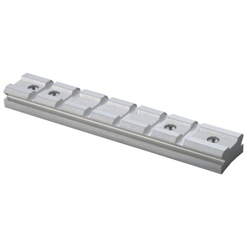 Die RUGER® 10/22® Receiver Mount von POWER CUSTOM ermöglicht dir eine schnelle Montage von Scopes und Red Dot Sights mit ihrer vielseitigen 6-Slot-Konstruktion.