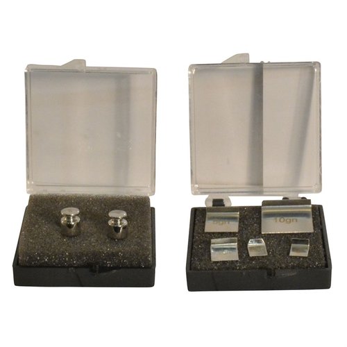 Mit dem RCBS Standard Scale Check Weight Set kannst du die Genauigkeit deiner Waage überprüfen und sicherstellen, dass deine Pulverladungen präzise sind.