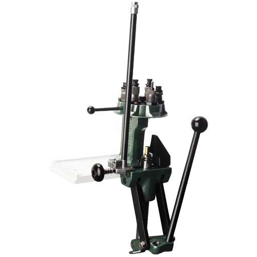 Die RCBS Turret Press macht das Nachladen einfach: wähle zwischen Single Stage oder progressiv, mit bis zu 200 Patronen pro Stunde und robustem Design.