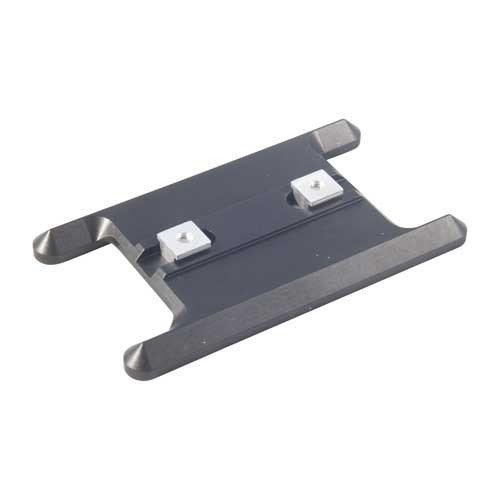 Der Sinclair Forend Adapter bietet eine stabile, breite Oberfläche für präzises Schießen und sorgt mit seinen Zwillingsführungen für einen geraden Rückstoß.