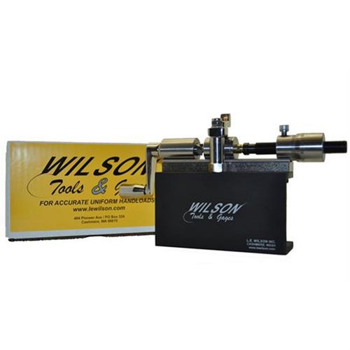 Mit dem L.E. Wilson .50 BMG Microstop Case Trimmer Kit erhältst du präzise Trimmung, Unterstützung für längere Fälle und alles, was du für qualitativ hochwertige Wiederladungen benötigst.