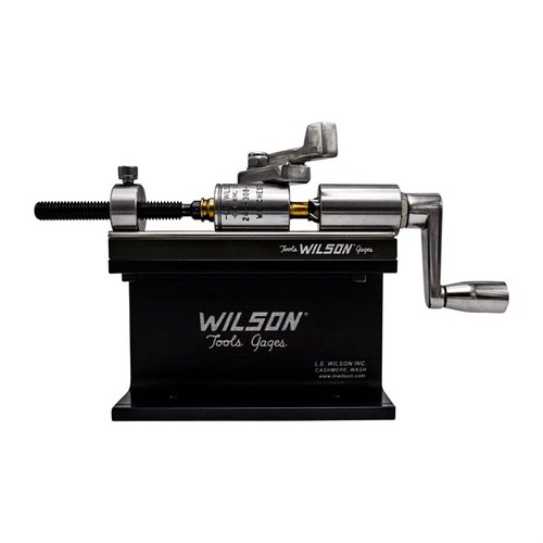 Das Wilson Case Length Trimmer Kit bietet eine langlebige Edelstahl/TiN-Beschichtung, eine präzise Stop-Schraube und ist ideal für .17 - .45 Kaliber Hülsen.