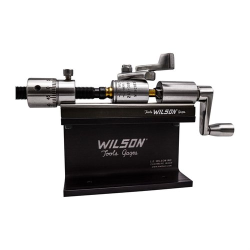 Das Wilson Case Length Micro Trimmer Kit bietet präzise Anpassungen für .17 - .45 Kaliber Hülsen, langlebige Edelstahloberflächen und ist seit 1936 bewährt.