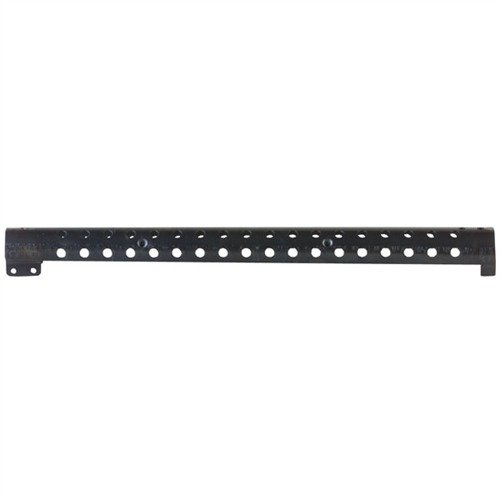 Der TACSTAR Shotgun Barrel Shroud schützt deine Hände vor Verbrennungen, ist leicht zu installieren und passt auf die meisten 12 Gauge Lauf ohne Riffelung.