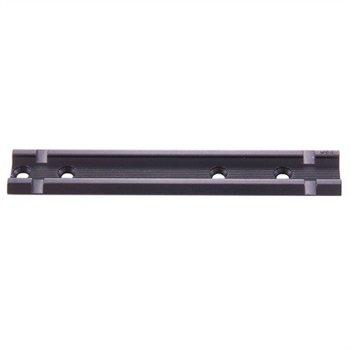 Die BENNELLI TOP MOUNT BASE von WEAVER ermöglicht dir, verschiedene Optiken auf deiner Benelli Flinte zu montieren und bietet optimale Ringabstände.